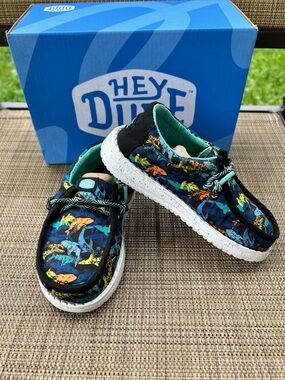 Toddler Boys Size 8 Hey Dude shoes